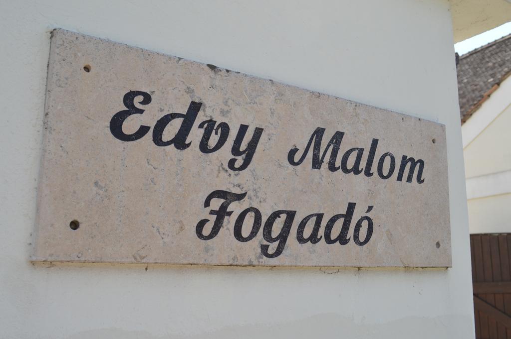 Edvy Malom Fogado Barokk Udvarhaz Papa Exterior photo